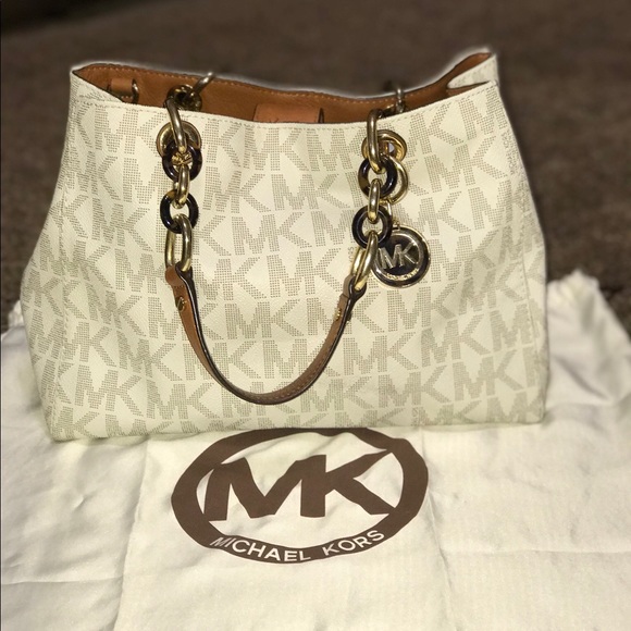 Micheal Kors Medium Convertible Satchel w/ wallet - Picture 2 of 4